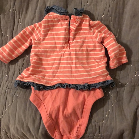 Baby gap onesie with chambray collar and ruffle - Picture 2 of 3